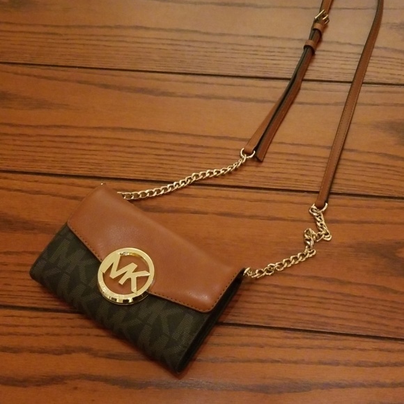 Michael Kors Handbags - Authentic Michael Kors crossbody purse. NWOT